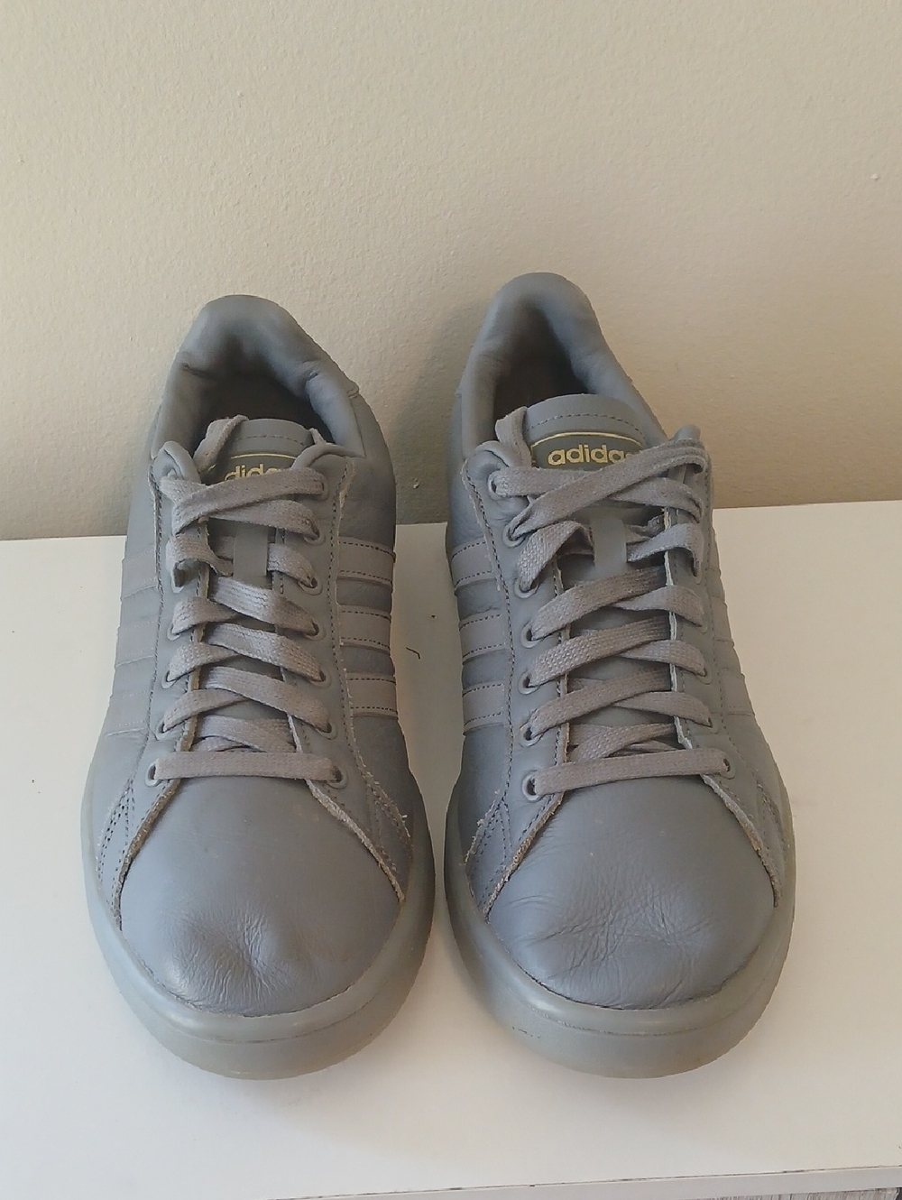 adidas Men’s Grey Low-Top Lace-Up Sneakers